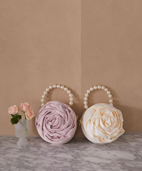Maison de FLEUR（メゾンドフルール）の「ローズショルダーバッグ（ショルダーバッグ・レディース・アイボリー/ピンク・FREE）」の3枚目の写真