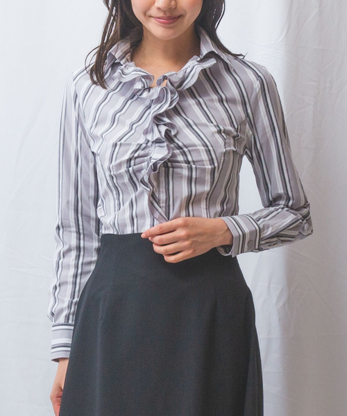 NARACAMICIE(ナラカミーチェ)の「【NARACAMICIE】ストレッチランダムストライプスタンドフリル長袖ブラウス(シャツ/ブラウス・レディース・グレー/パープル・L/M)」の3枚目の写真