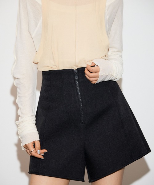 THINGS THAT MATTER(シングス ザット マター)の「DOUBLE KNIT SHORT PANTS / ダブルニットショートパンツ(その他パンツ・レディース・グレー/ブラック・1/2)」の2枚目の写真