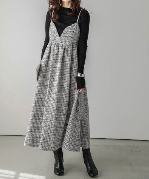 AMELY(エミリー)の「ツイード調キャミワンピース(ワンピース・レディース・ホワイト/ブラック・M/L)」の1枚目の写真