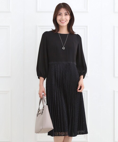 Reflect(リフレクト)の「【SS-4Lサイズ】シフォン×幾何柄レースプリーツワンピース(ワンピース・レディース・ネイビー/ブルー系その他/ブラック・13/11/09/07/05/17/15 )」の2枚目の写真