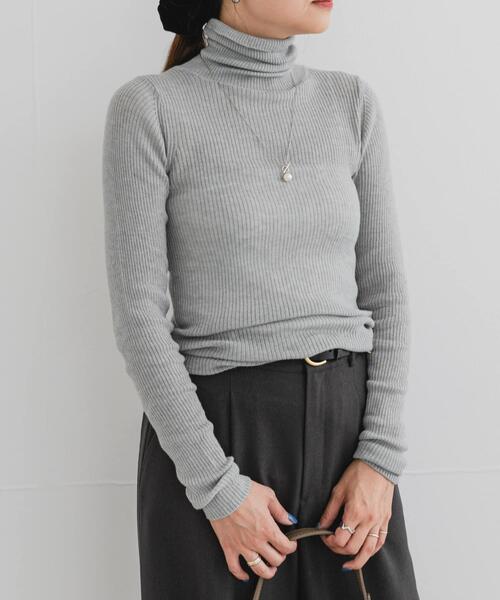 URBAN RESEARCH ROSSO WOMEN(アーバンリサーチ ロッソ)の「F by ROSSO ウォッシャブルシアーリブタートルニット(ニット/セーター・レディース・ライトグレー/ブラック/レッド/ブラウン・FREE)」の3枚目の写真