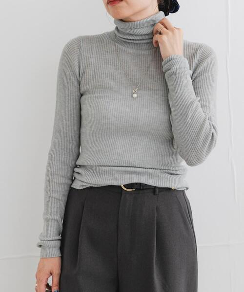 URBAN RESEARCH ROSSO WOMEN(アーバンリサーチ ロッソ)の「F by ROSSO ウォッシャブルシアーリブタートルニット(ニット/セーター・レディース・ライトグレー/ブラック/レッド/ブラウン・FREE)」の21枚目の写真