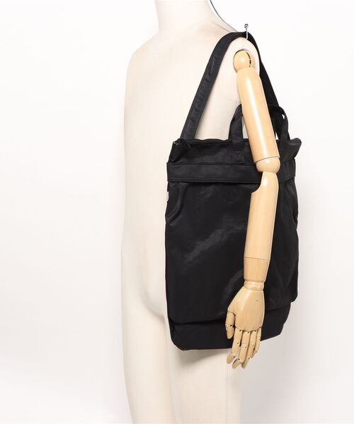 NESK(ネスク)の「【NESK/ネスク】 ヘルメットバッグ 500mlペットボトル 折り畳み傘 A4サイズ 収納可(トートバッグ・メンズ・ブラック・FREE)」の2枚目の写真