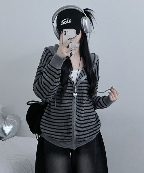VIVID LADY(ビビッドレディー)の「ボーダー柄 フーディ ニットパーカー(パーカー・レディース・アイボリー/チャコールグレー・FREE)」の14枚目の写真