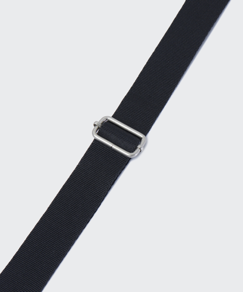MUSINSA STANDARD（ムシンサスタンダード）の「クリンクルミニホボクロスバッグ [グレイッシュベージュ]（メッセンジャーバッグ・レディース・その他・FREE）」の7枚目の写真