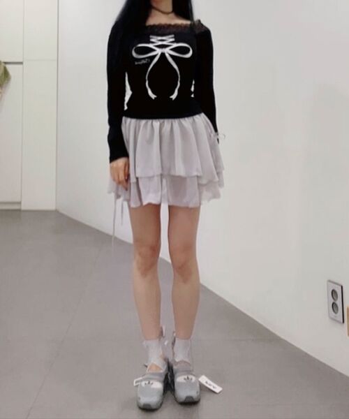 PAIN OR PLEASURE(ペインオアプレジャー)の「MAGNOLIA FRILL SKIRT grey(スカート・レディース・その他・SMALL/MEDIUM)」の4枚目の写真