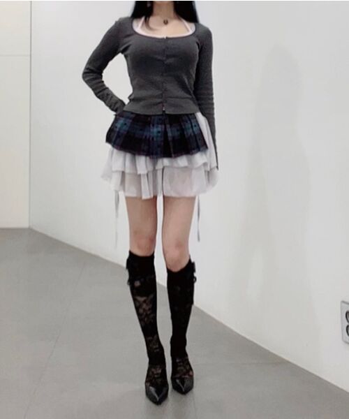 PAIN OR PLEASURE(ペインオアプレジャー)の「MAGNOLIA FRILL SKIRT grey(スカート・レディース・その他・SMALL/MEDIUM)」の5枚目の写真