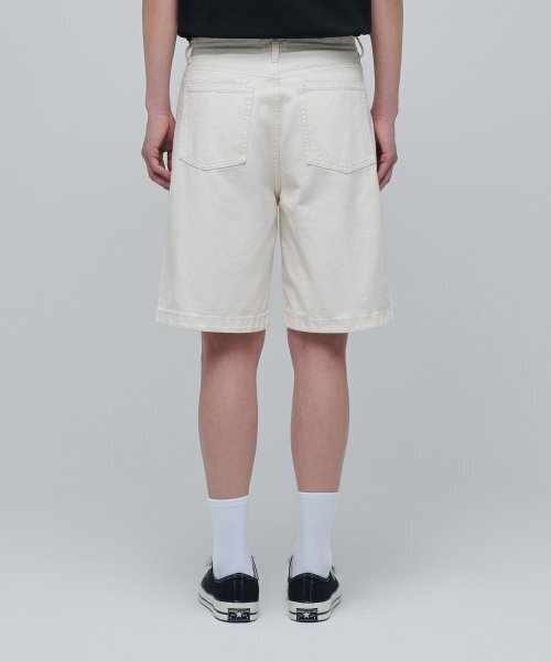 MUSINSA STANDARD（ムシンサスタンダード）の「ワンタックワイドデニムショーツ [クリーム]（デニムパンツ・メンズ・その他・40/31/33/26/27/28/29/38/42/36/34/32/30）」の7枚目の写真