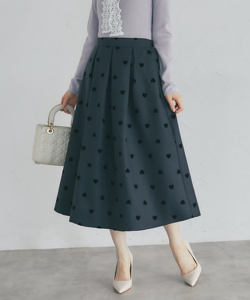 tocco closet(トッコ クローゼット)の「【ZOZO限定】ポケット付きフロッキーハートフレアスカート(スカート・レディース・グレー/ブラック・M)」の2枚目の写真