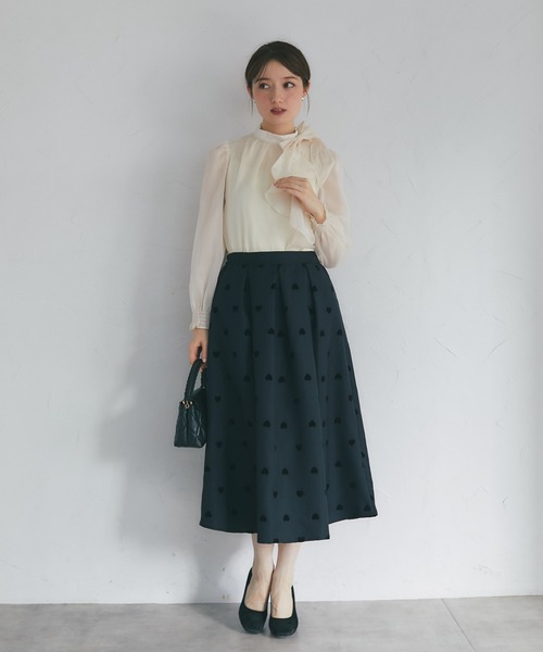 tocco closet(トッコ クローゼット)の「【ZOZO限定】ポケット付きフロッキーハートフレアスカート(スカート・レディース・グレー/ブラック・M)」の4枚目の写真