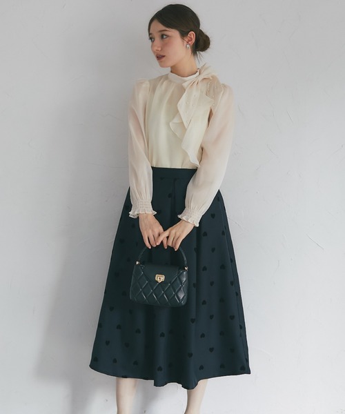 tocco closet(トッコ クローゼット)の「【ZOZO限定】ポケット付きフロッキーハートフレアスカート(スカート・レディース・グレー/ブラック・M)」の6枚目の写真