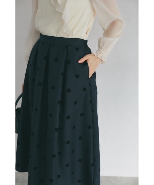 tocco closet(トッコ クローゼット)の「【ZOZO限定】ポケット付きフロッキーハートフレアスカート(スカート・レディース・グレー/ブラック・M)」の10枚目の写真