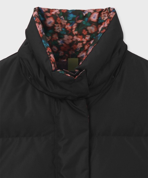 PS Paul Smith(ピーエスポールスミス)の「ウィメンズ "Tea Floral" ボンネットフード ショートダウン / 255351 JK355(ダウンジャケット/コート・レディース・ブラック・40)」の3枚目の写真