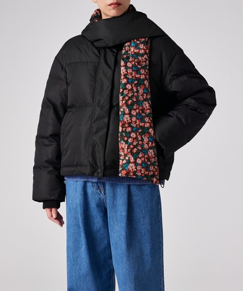 PS Paul Smith(ピーエスポールスミス)の「ウィメンズ "Tea Floral" ボンネットフード ショートダウン / 255351 JK355(ダウンジャケット/コート・レディース・ブラック・40)」の7枚目の写真
