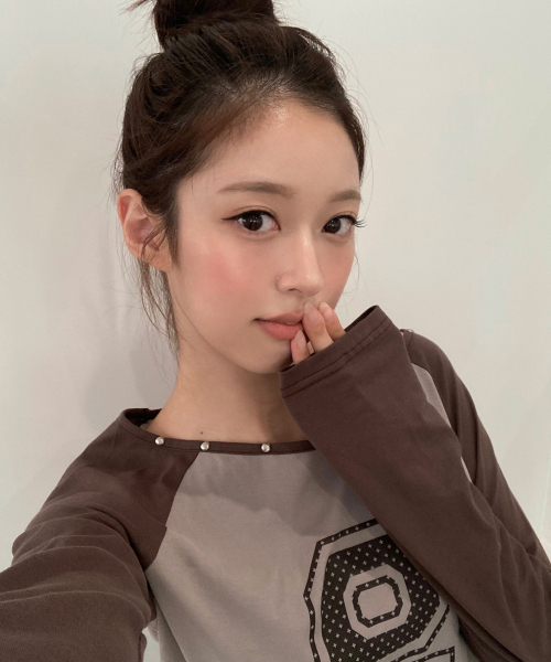 CHICKS(チックス)の「ナインスタ スタッズ ワンショルダー 配色 ロングスリーブ ベージュ(Tシャツ/カットソー・レディース・ベージュ・FREE)」の3枚目の写真