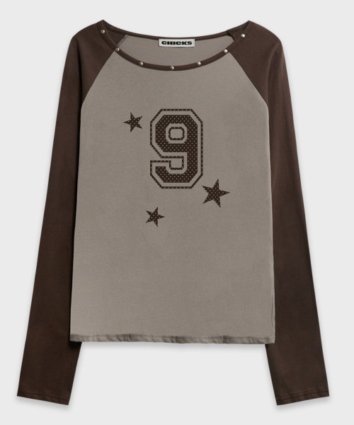 CHICKS(チックス)の「ナインスタ スタッズ ワンショルダー 配色 ロングスリーブ ベージュ(Tシャツ/カットソー・レディース・ベージュ・FREE)」の4枚目の写真