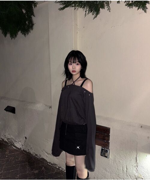 CHICKS(チックス)の「ナインスタ スタッズ ワンショルダー 配色 ロングスリーブ ベージュ(Tシャツ/カットソー・レディース・ベージュ・FREE)」の8枚目の写真