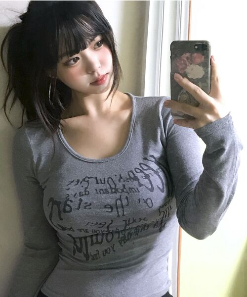 CHICKS(チックス)の「ナインスタ スタッズ ワンショルダー 配色 ロングスリーブ ベージュ(Tシャツ/カットソー・レディース・ベージュ・FREE)」の11枚目の写真