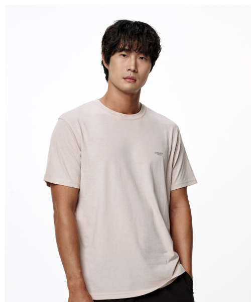 LIMELIGHT APPAREL(ライムライトアパレル)の「アスリットスタンダードフィットTシャツ(サンド/グレー)(Tシャツ/カットソー・メンズ・その他・SMALL/MEDIUM/LARGE/X-LARGE/XX-LARGE)」の1枚目の写真