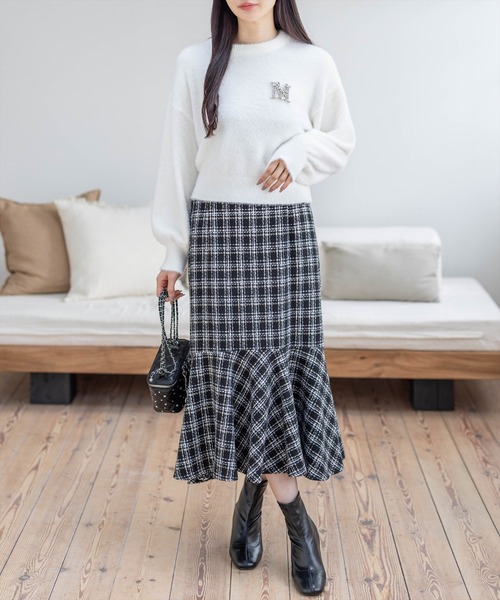 CLEAR BASIC（クリアベーシック）の「ビジューニットトップス[大人 フェミニン 上品 着回し抜群]（ニット/セーター・レディース・オフホワイト/ブラック/サックスブルー・F）」の4枚目の写真