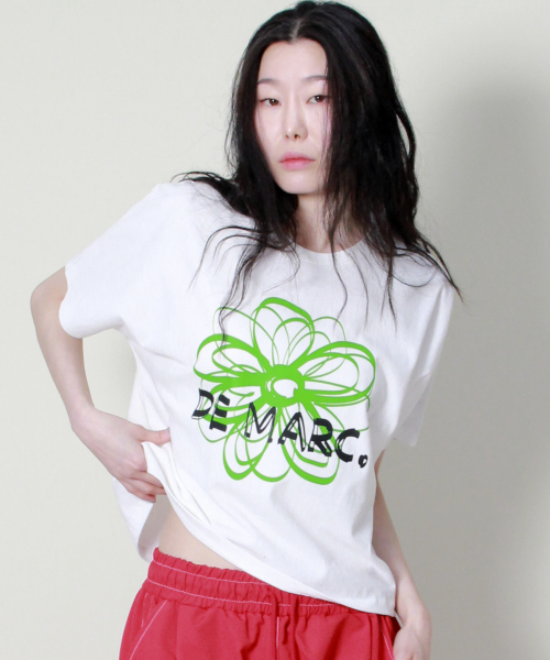 DEMARC（ドゥマーク）の「フレンチスリーブドマークフラワーセミクロップ半袖Tシャツアイボリーグリーン（Tシャツ/カットソー・レディース・その他・LARGE/MEDIUM）」の2枚目の写真