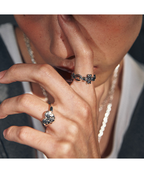 ANONYMOUS ARTISAN(アノニマスアルティザン)の「Amaranth Ring(リング・レディース・その他・30/28/12号/24号/25号/26号/29号/20号/15号/21号/27号/22号/23号/13号/16号/14号/17号/18号/19号)」の2枚目の写真
