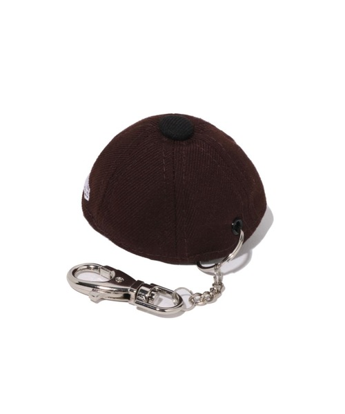 A BATHING APE（アベイシングエイプ）の「MILO FACE NEW ERA CAP KEY CHAIN（キーホルダー・キッズ・ブラウン・FREE）」の3枚目の写真