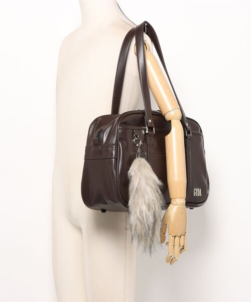 GYDA(ジェイダ)の「【GYDA/ジェイダ】 ファーチャーム付き合皮スクールボストンバッグ(ボストンバッグ・レディース・ブラウン/ブラック・FREE)」の6枚目の写真