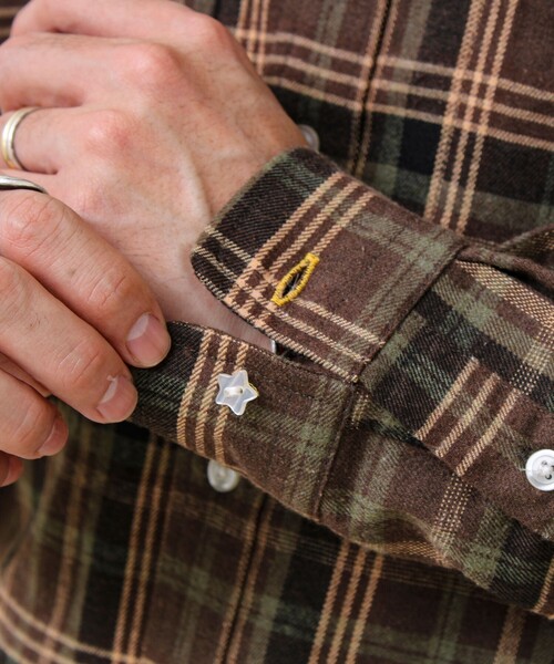 GLOSTER（グロスター）の「【BOY ASTLAD刺繍】 フラップポケット ボタンダウンネルシャツ（シャツ/ブラウス・メンズ・レッド系その他/ブルー系その他6/ブラウン系その他・S/M/L）」の14枚目の写真