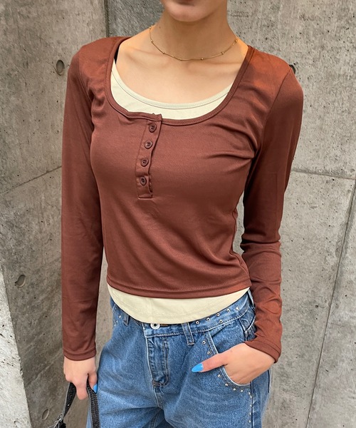 ROGER AND RAW(ロジャーアンドロウ)の「配色ヘンリーネックレイヤードトップス(Tシャツ/カットソー・レディース・カーキ/ブラウン/ブラック・FREE)」の1枚目の写真