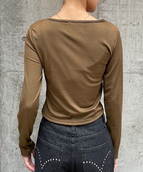 ROGER AND RAW(ロジャーアンドロウ)の「配色ヘンリーネックレイヤードトップス(Tシャツ/カットソー・レディース・カーキ/ブラウン/ブラック・FREE)」の5枚目の写真