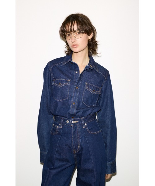 THROW by SLY（スローバイスライ）の「THROW PK LONG SLEEVE DENIM SH  ポケットロングスリーブデニムシャツ 冬服 春服（シャツ/ブラウス・レディース・ダークブルー・FREE）」の2枚目の写真