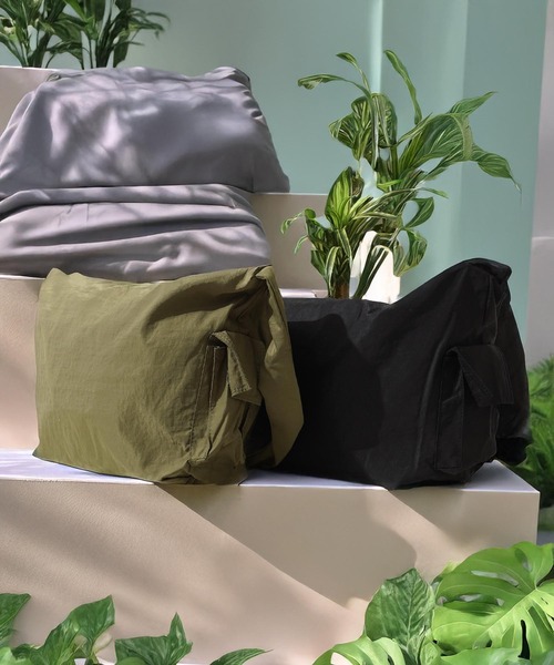 1111clothing（ワンフォークロージング）の「ツイストショルダーバッグ / Twist Shoulder Bag（ショルダーバッグ・メンズ・グリーン/ブラック・FREE）」の3枚目の写真