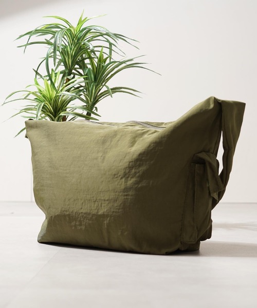 1111clothing（ワンフォークロージング）の「ツイストショルダーバッグ / Twist Shoulder Bag（ショルダーバッグ・メンズ・グリーン/ブラック・FREE）」の8枚目の写真
