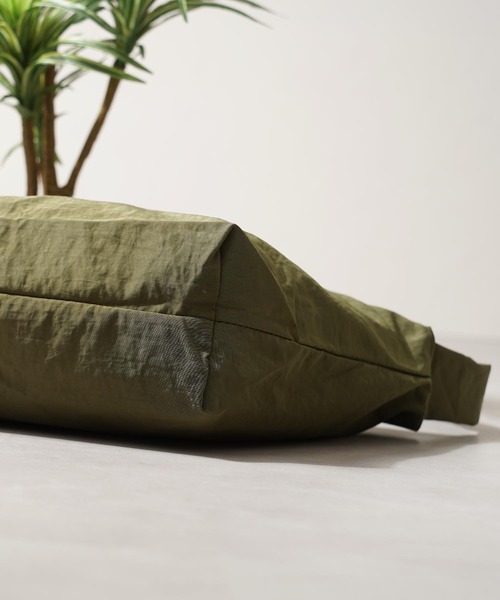 1111clothing（ワンフォークロージング）の「ツイストショルダーバッグ / Twist Shoulder Bag（ショルダーバッグ・メンズ・グリーン/ブラック・FREE）」の10枚目の写真