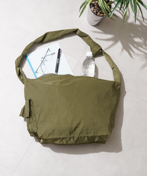 1111clothing（ワンフォークロージング）の「ツイストショルダーバッグ / Twist Shoulder Bag（ショルダーバッグ・メンズ・グリーン/ブラック・FREE）」の11枚目の写真