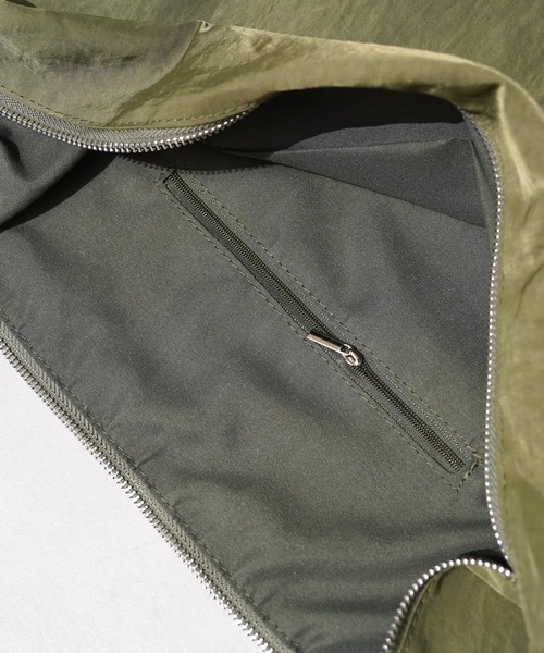 1111clothing（ワンフォークロージング）の「ツイストショルダーバッグ / Twist Shoulder Bag（ショルダーバッグ・メンズ・グリーン/ブラック・FREE）」の15枚目の写真