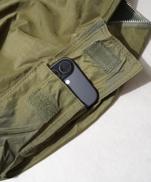 1111clothing（ワンフォークロージング）の「ツイストショルダーバッグ / Twist Shoulder Bag（ショルダーバッグ・メンズ・グリーン/ブラック・FREE）」の16枚目の写真