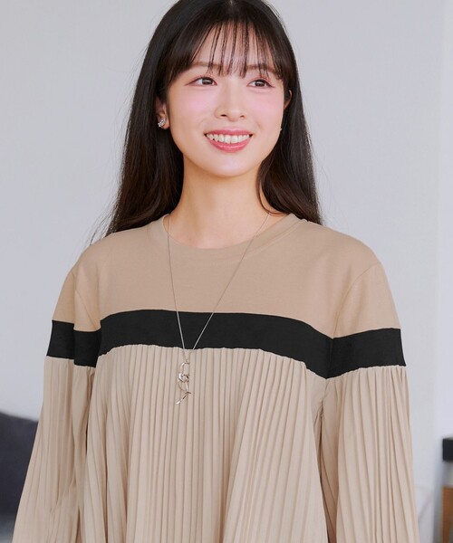 Tiaclasse（ティアクラッセ）の「配色ラインプリーツプルオーバー（Tシャツ/カットソー・レディース・カーキ/ベージュ/ブラック・FREE）」の6枚目の写真