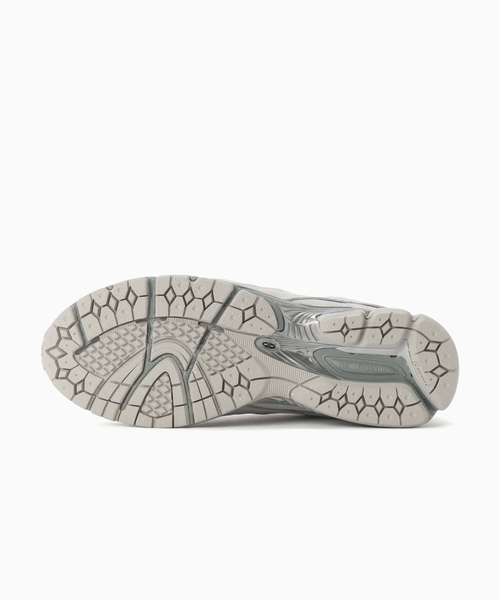 NEW BALANCE(ニューバランス)の「NEW BALANCE(ニューバランス)U200227R(スニーカー・メンズ・ホワイト・27cm/26.5cm/26cm/25cm/24cm/29cm/28.5cm/28cm/27.5cm)」の4枚目の写真