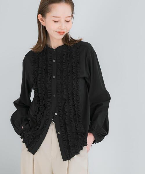URBAN RESEARCH ROSSO WOMEN(アーバンリサーチ ロッソ)の「フロントフリルデザインブラウス(シャツ/ブラウス・レディース・ブラック/イエロー系その他/ブルー系その他・FREE)」の2枚目の写真