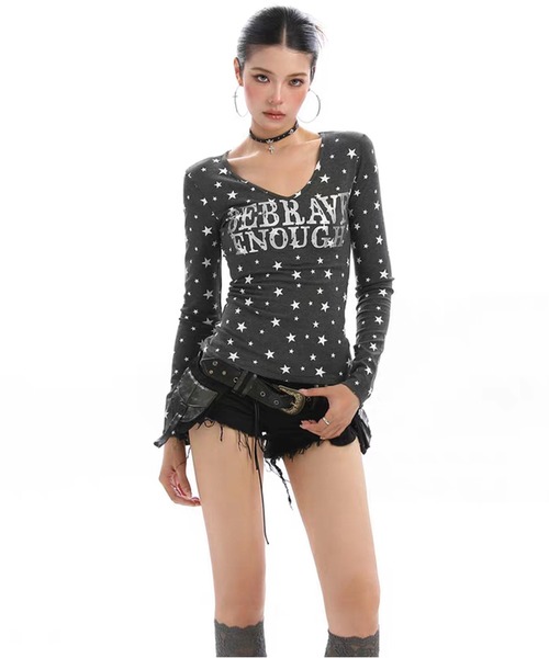 AsheKsha(アシクシャ)の「Vネック長袖スリムフィット万能トップス(Tシャツ/カットソー・レディース・ホワイト/ダークグレー・M)」の21枚目の写真