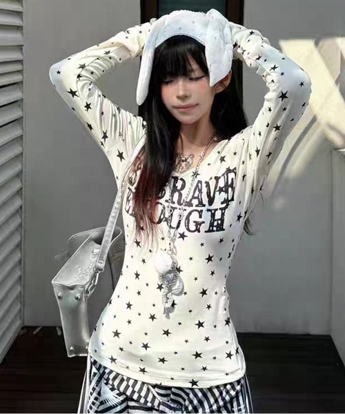 AsheKsha(アシクシャ)の「Vネック長袖スリムフィット万能トップス(Tシャツ/カットソー・レディース・ホワイト/ダークグレー・M)」の14枚目の写真