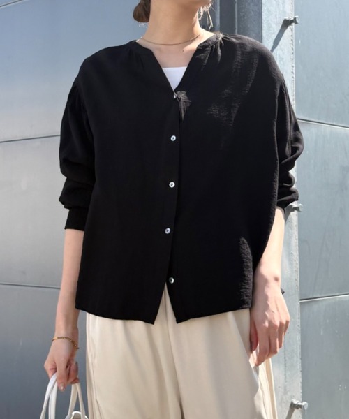 Jena espace merveilleux（ジェナ　エスパスメルヴェイユ）の「【昨年大ヒットが再登場】リネンライクスキッパーブラウス（シャツ/ブラウス・レディース・ブラック/オフホワイト/グレー・FREE）」の2枚目の写真