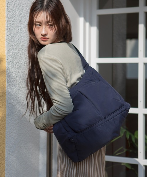 美品★ショルダーバッグ ネイビーアイボリー セール】パフィ―ポケットショルダーバッグ / A4 パフィー 黒 ネイビー