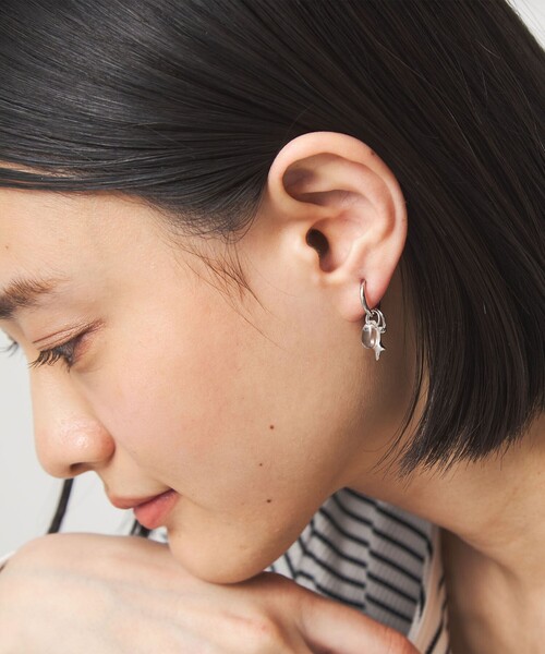 green label relaxing（グリーンレーベルリラクシング）の「4WAY パーツミックス フープ イヤリング（イヤリング・レディース・シルバー/ゴールド・FREE）」の2枚目の写真