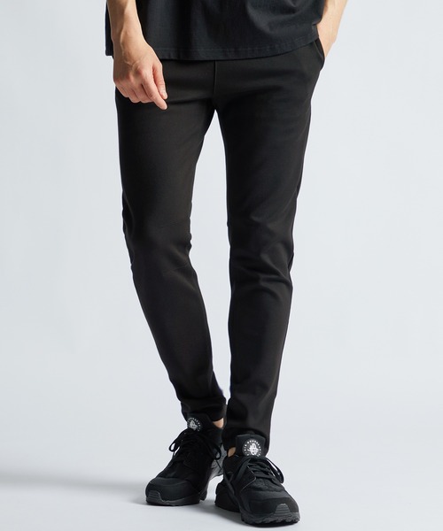 LANVIN en Bleu(ランバンオンブルー)の「ライトポンチ スキニー ジョガーパンツ(スウェットパンツ・メンズ・ブラック/チャコールグレー・50/48/46/52)」の1枚目の写真