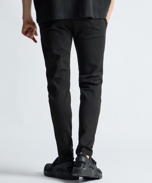 LANVIN en Bleu(ランバンオンブルー)の「ライトポンチ スキニー ジョガーパンツ(スウェットパンツ・メンズ・ブラック/チャコールグレー・50/48/46/52)」の6枚目の写真