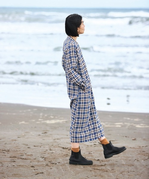 Sunny clouds(サニークラウズ)の「サニークラウズ ざっくり織りのチェックワンピース〈レディース〉(ワンピース・レディース・ブルー系その他・M/L/LL/3L/MP)」の2枚目の写真